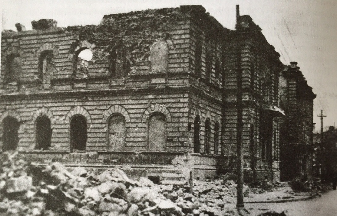 Разрушенное здание Банка, 1944 год