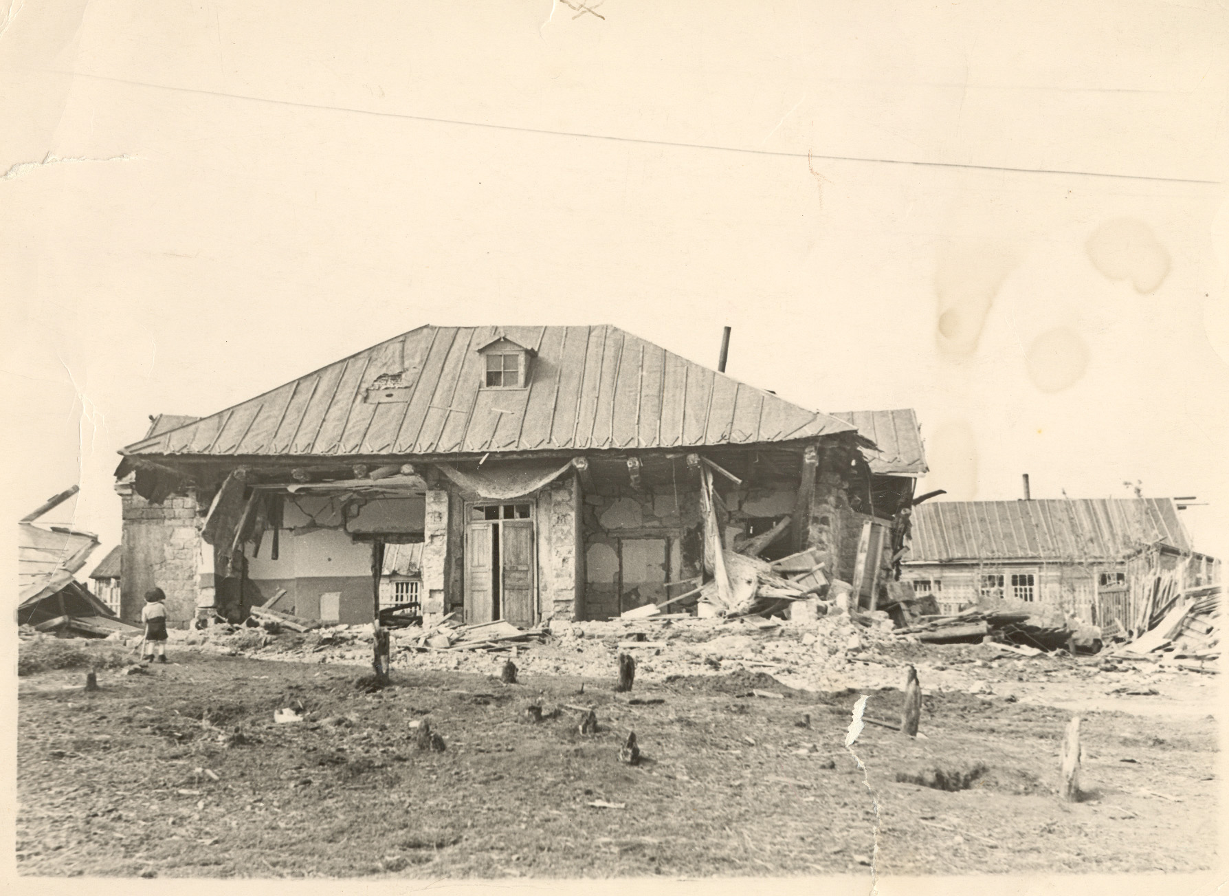 Крутогоровское отделение Госбанка СССР после землетрясения 1959 года